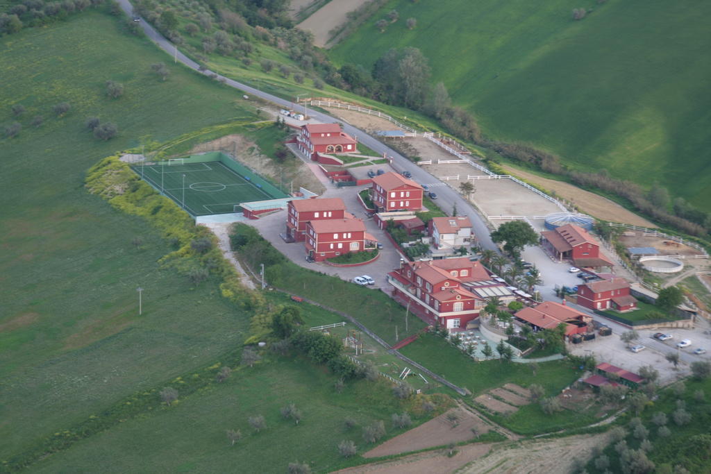 ホテル Fattoria Cerreto Mosciano SantʼAngelo エクステリア 写真